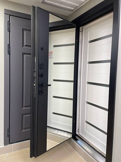 Входная дверь  