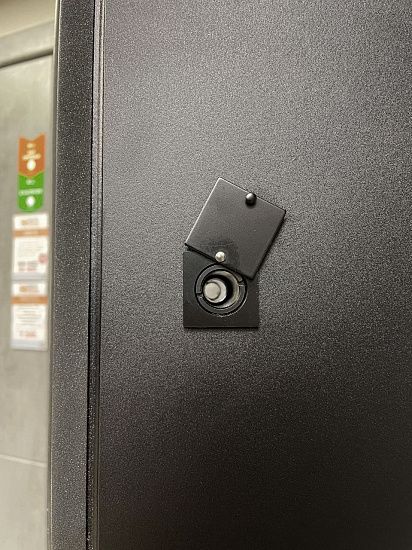 Входная дверь  