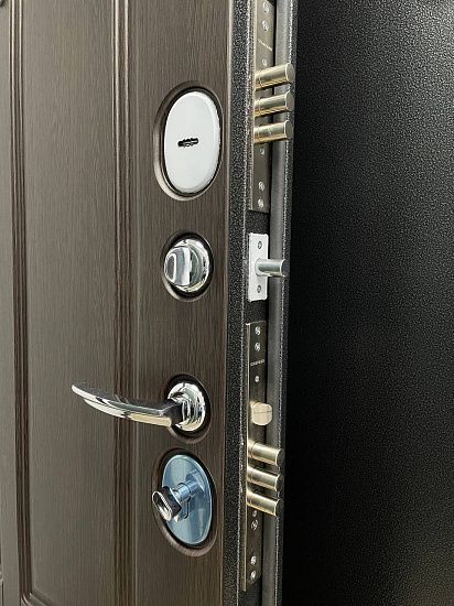 Входная дверь  